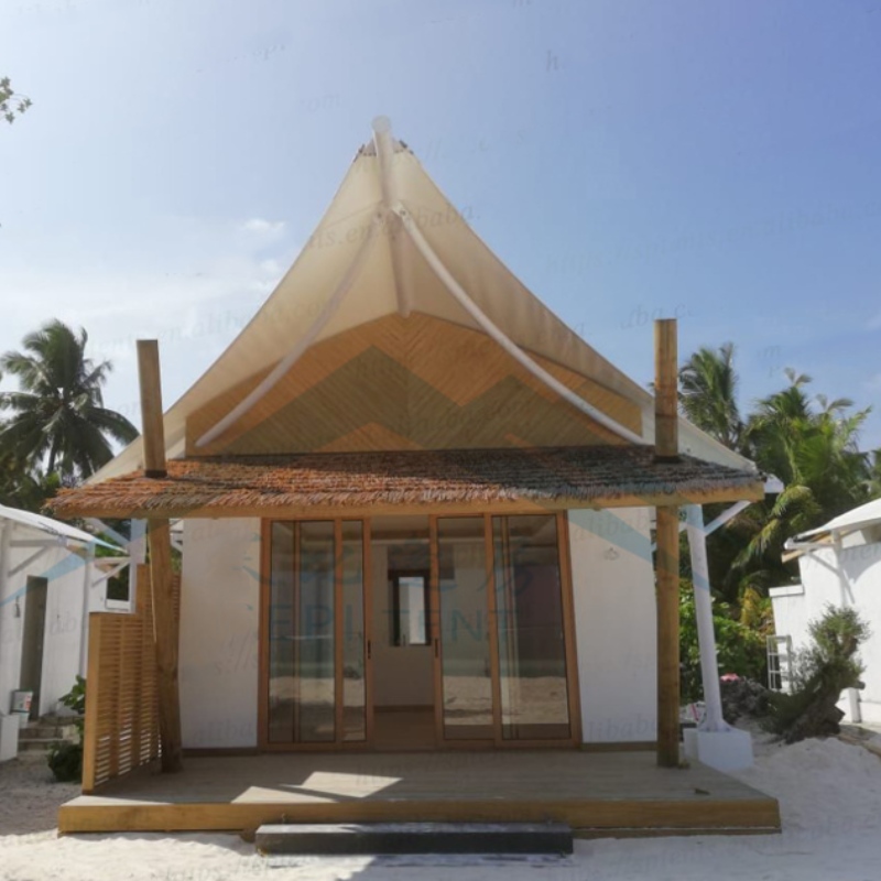 Maldiivide mere ääres asuvad hotelli majutustelgid